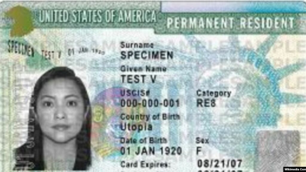 Trump revive plan para negar la residencia a quienes usan beneficios públicos