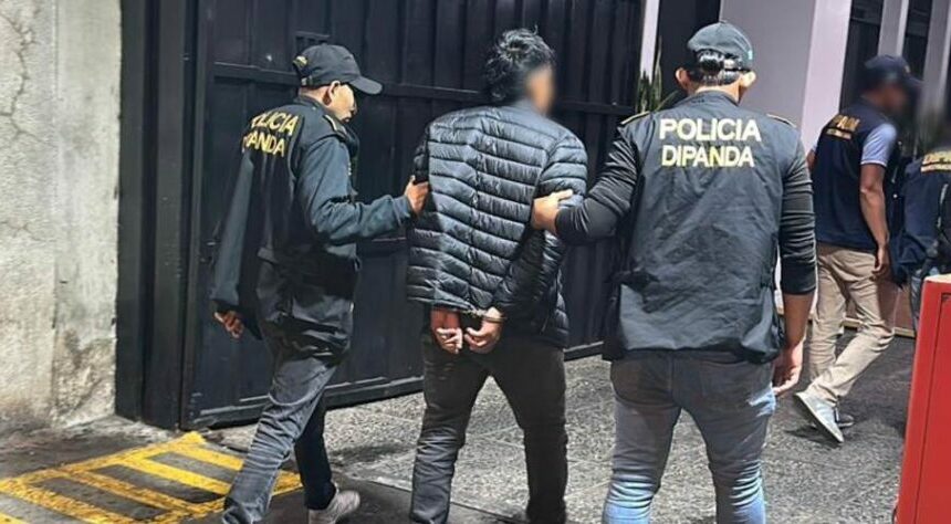 Capturan en flagrancia a “El Arena” cuando recogía paquete de extorsión en Boca del Monte