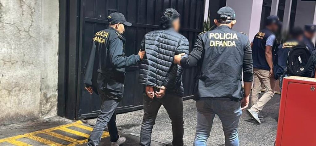 Capturan en flagrancia a “El Arena” cuando recogía paquete de extorsión en Boca del Monte