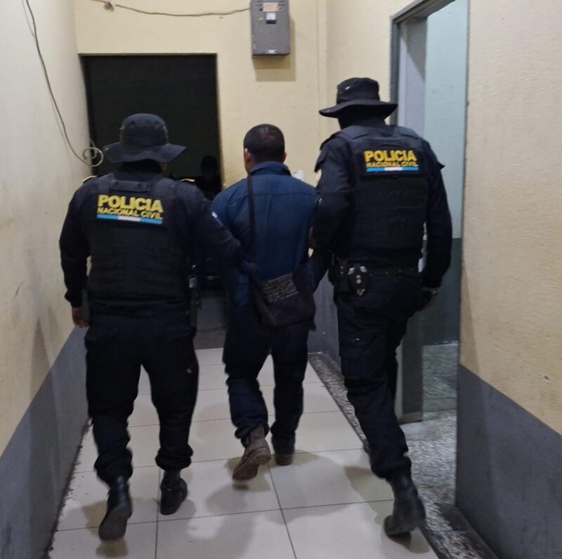 PNC captura a hombre armado en Jalapa: una de las pistolas tenía reporte de robo