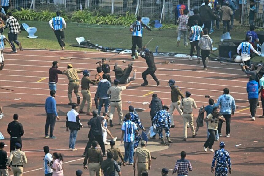 La visita de Messi a un estadio de Calcuta concluye con disturbios