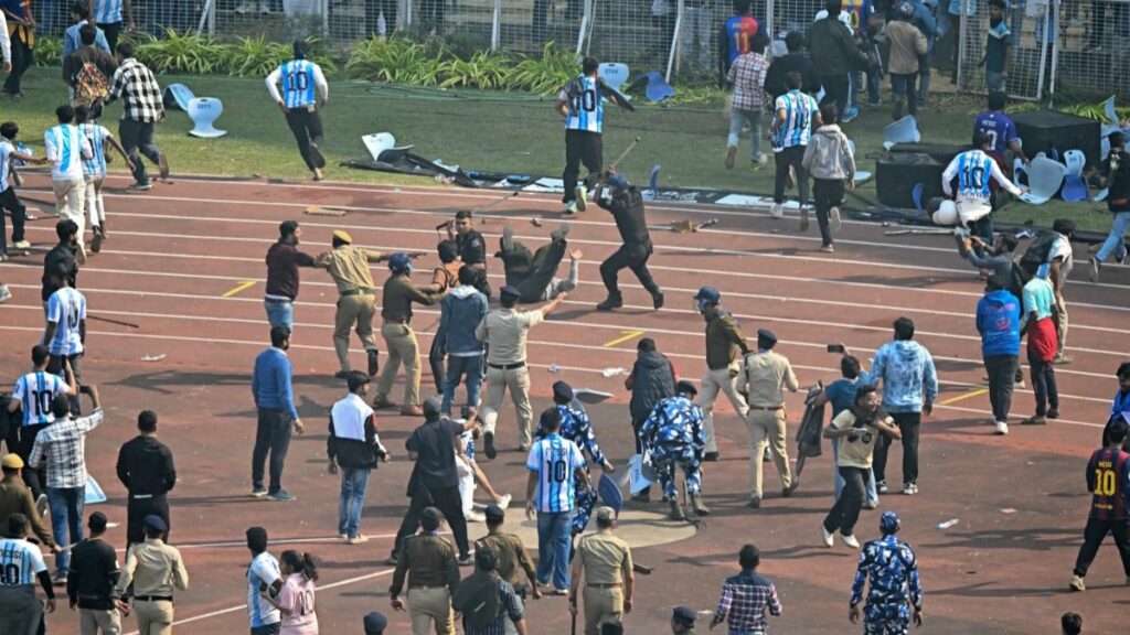 La visita de Messi a un estadio de Calcuta concluye con disturbios