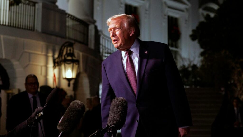 Trump voló al menos 8 veces en el avión privado de Epstein, según nuevos archivos del caso