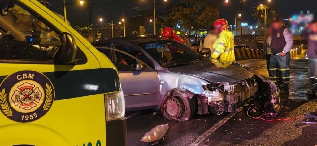 Mujer de 24 años es hallada sin vida con múltiples lesiones en vehículo particular