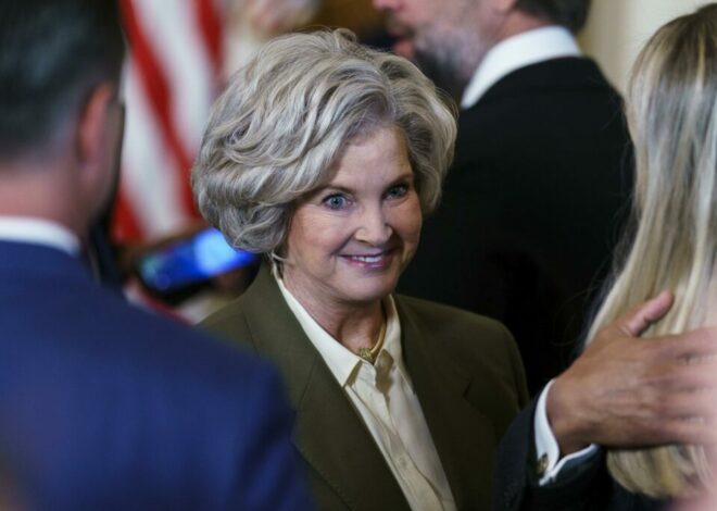 Trump quiere destruir lanchas hasta que Maduro se rinda, dice su jefa de gabinete