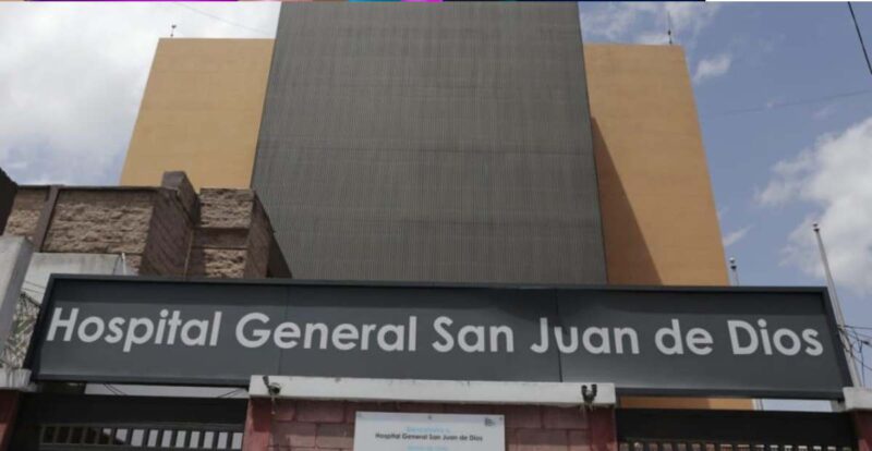 Madre e hijo resultan seriamente heridos en accidente de tránsito