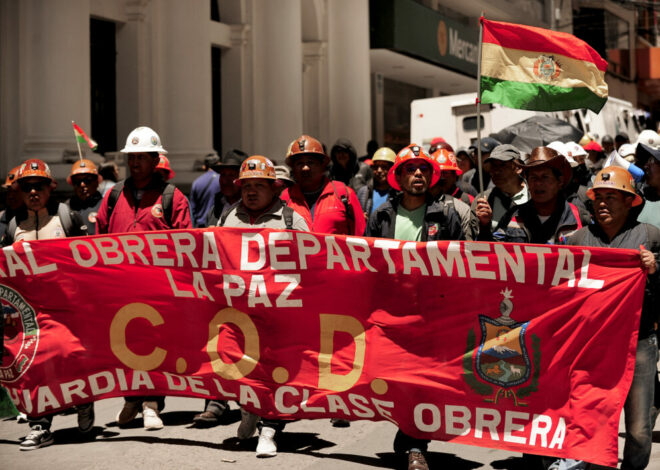 Manifestantes bloquean carreteras en Bolivia contra plan económico del gobierno