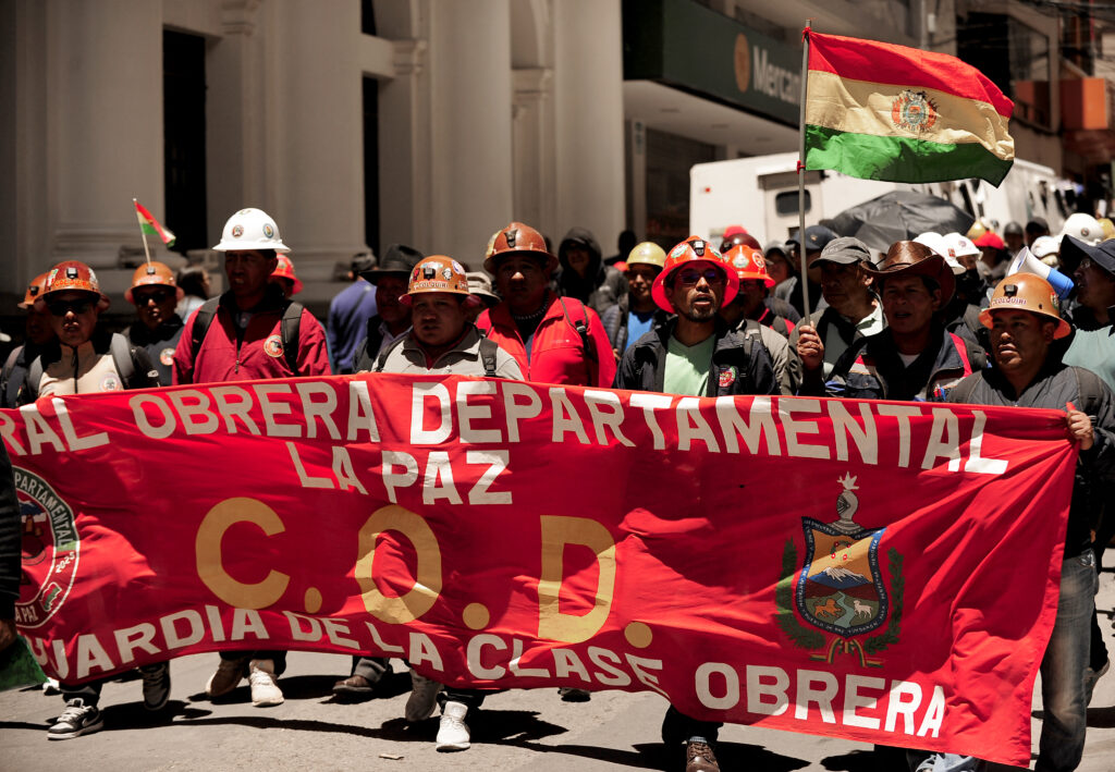Manifestantes bloquean carreteras en Bolivia contra plan económico del gobierno